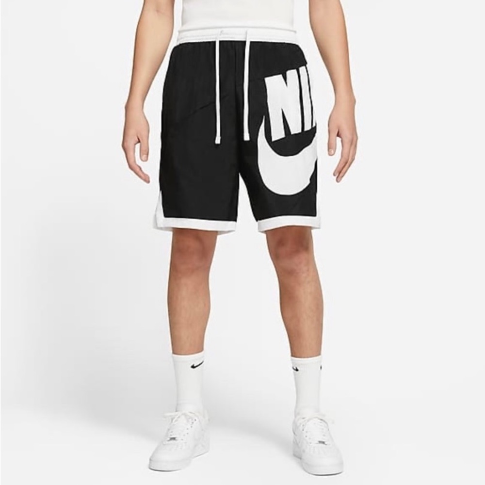 Nike shorts size M